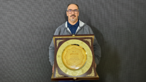 ​”لو كان بيدي لقسمته ذرة ذرة”.. لعشيشي عبد الحكيم يتوّج بدرع “الشاب المتطوع 2025” ويهدي الفوز لجنود الخفاء