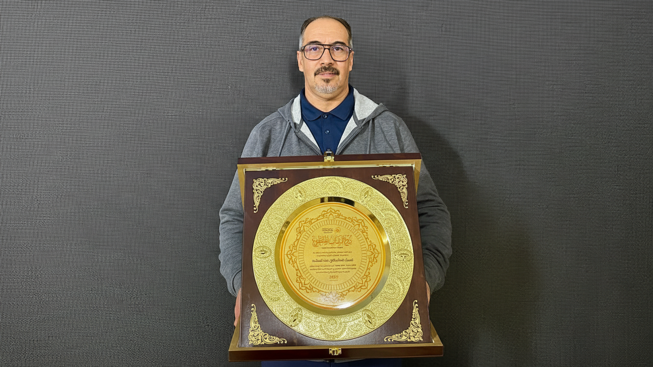 ​”لو كان بيدي لقسمته ذرة ذرة”.. لعشيشي عبد الحكيم يتوّج بدرع “الشاب المتطوع 2025” ويهدي الفوز لجنود الخفاء